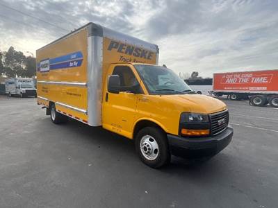GMC G33903 Box Truck - 401HP, 6 Speed Automatic, Roll up Door