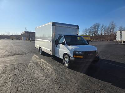 GMC G33903 Box Truck - 401HP, 6 Speed Automatic, Roll up Door