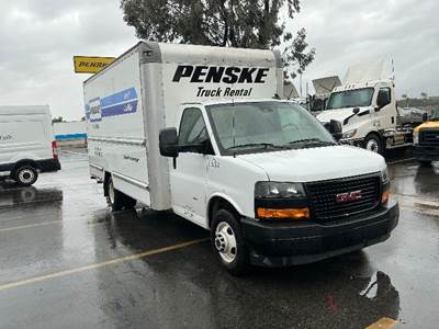 GMC G33903 Box Truck - 401HP, 6 Speed Automatic, Roll up Door