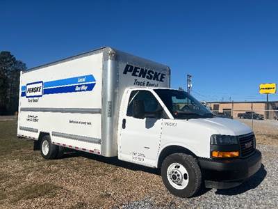 GMC G33903 Box Truck - 401HP, 6 Speed Automatic, Roll up Door