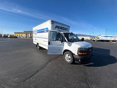 GMC G33903 Box Truck - 401HP, 6 Speed Automatic, Roll up Door