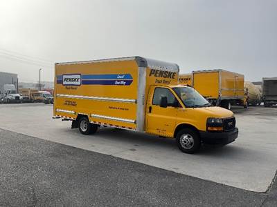 GMC G33903 Box Truck - 401HP, 6 Speed Automatic, Roll up Door