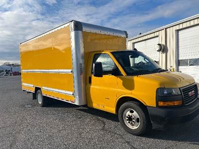 GMC G33903 Box Truck - 401HP, 6 Speed Automatic, Roll up Door