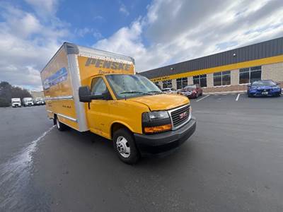 GMC G33903 Box Truck - 401HP, 6 Speed Automatic, Roll up Door