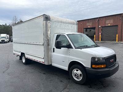 GMC G33903 Box Truck - 401HP, 6 Speed Automatic, Roll up Door