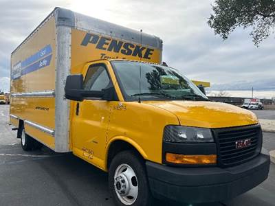 GMC G33903 Box Truck - 401HP, 6 Speed Automatic, Roll up Door