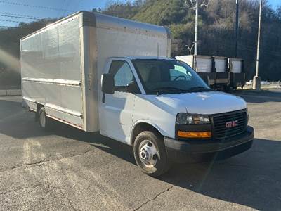 GMC G33903 Box Truck - 401HP, 6 Speed Automatic, Roll up Door