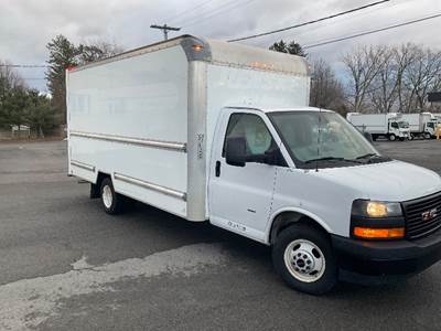 GMC G33903 Box Truck - 401HP, 6 Speed Automatic, Roll up Door