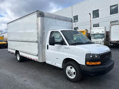 GMC G33903 Box Truck - 401HP, 6 Speed Automatic, Roll up Door