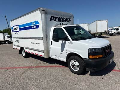 GMC G33903 Box Truck - 401HP, 6 Speed Automatic, Roll up Door