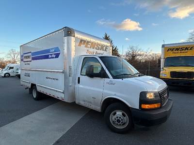 GMC G33903 Box Truck - 401HP, 6 Speed Automatic, Roll up Door