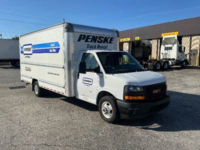 GMC G33903 Box Truck - 401HP, 6 Speed Automatic, Roll up Door