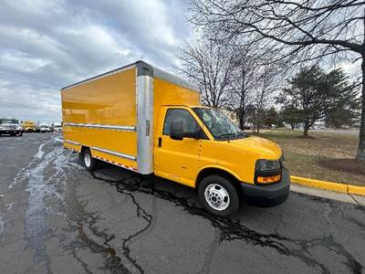 GMC G33903 Box Truck - 401HP, 6 Speed Automatic, Roll up Door