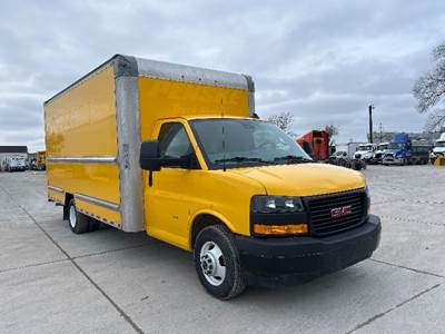GMC G33903 Box Truck - 401HP, 6 Speed Automatic, Roll up Door