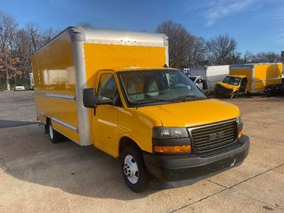 GMC G33903 Box Truck - 401HP, 6 Speed Automatic, Roll up Door
