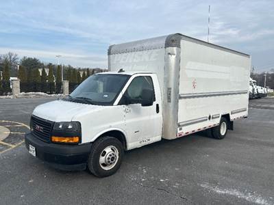 GMC G33903 Box Truck - 401HP, 6 Speed Automatic, Roll up Door