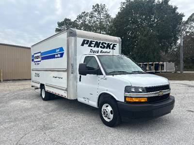 GMC G33903 Box Truck - 401HP, 6 Speed Automatic, Roll up Door