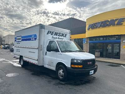 GMC G33903 Box Truck - 401HP, 6 Speed Automatic, Roll up Door