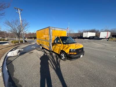 GMC G33903 Box Truck - 401HP, 6 Speed Automatic, Roll up Door