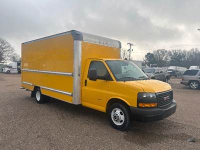 GMC G33903 Box Truck - 401HP, 6 Speed Automatic, Roll up Door