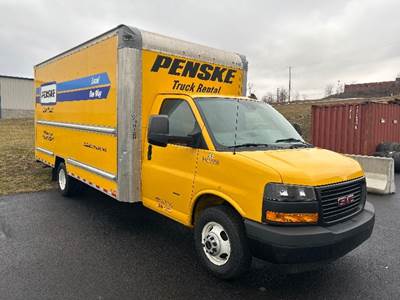 GMC G33903 Box Truck - 401HP, 6 Speed Automatic, Roll up Door