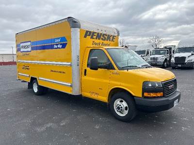 GMC G33903 Box Truck - 401HP, 6 Speed Automatic, Roll up Door