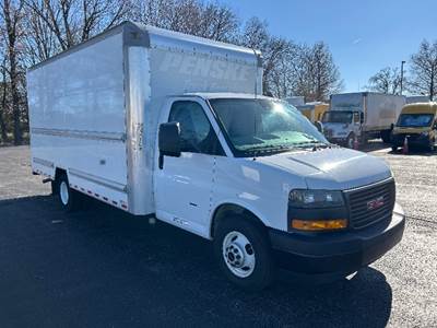 GMC G33903 Box Truck - 401HP, 6 Speed Automatic, Roll up Door