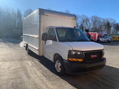 GMC G33903 Box Truck - 401HP, 6 Speed Automatic, Roll up Door