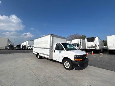 GMC G33903 Box Truck - 401HP, 6 Speed Automatic, Roll up Door