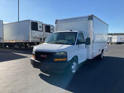GMC G33903 Box Truck - 401HP, 6 Speed Automatic, Roll up Door