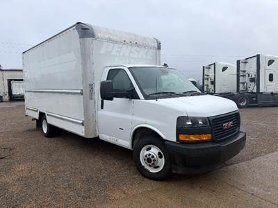 GMC G33903 Box Truck - 401HP, 6 Speed Automatic, Roll up Door