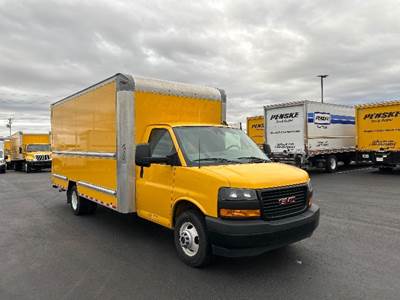 GMC G33903 Box Truck - 401HP, 6 Speed Automatic, Roll up Door