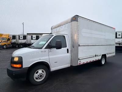 GMC G33903 Box Truck - 401HP, 6 Speed Automatic, Roll up Door