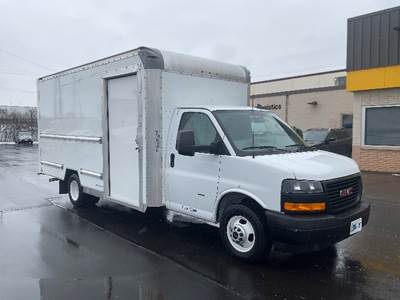 GMC G33903 Box Truck - 401HP, 6 Speed Automatic, Roll up Door