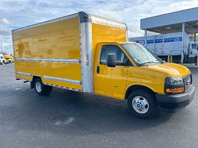 GMC G33903 Box Truck - 401HP, 6 Speed Automatic, Roll up Door