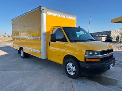 GMC G33903 Box Truck - 401HP, 6 Speed Automatic, Roll up Door