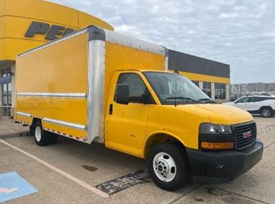 GMC G33903 Box Truck - 401HP, 6 Speed Automatic, Roll up Door
