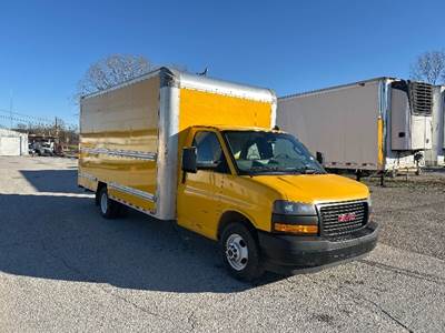 GMC G33903 Box Truck - 401HP, 6 Speed Automatic, Roll up Door