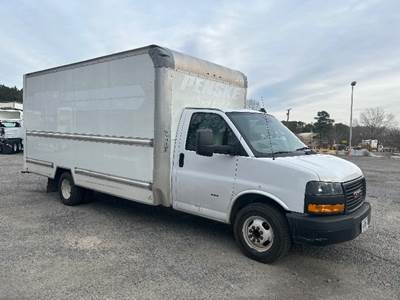 GMC G33903 Box Truck - 401HP, 6 Speed Automatic, Roll up Door