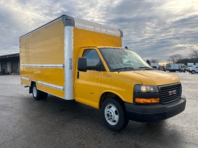 GMC G33903 Box Truck - 401HP, 6 Speed Automatic, Roll up Door