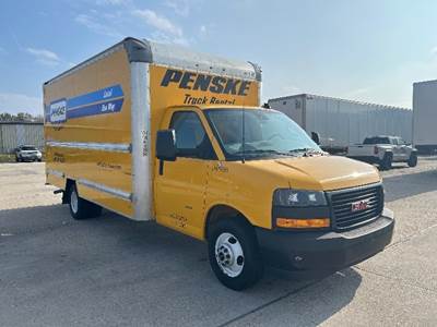 GMC G33903 Box Truck - 401HP, 6 Speed Automatic, Roll up Door