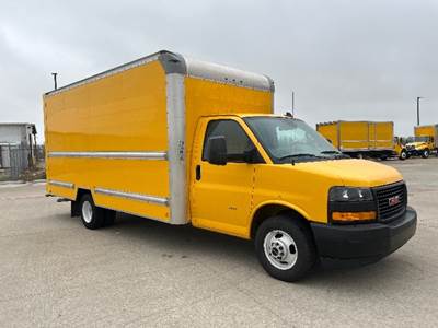 GMC G33903 Box Truck - 401HP, 6 Speed Automatic, Roll up Door