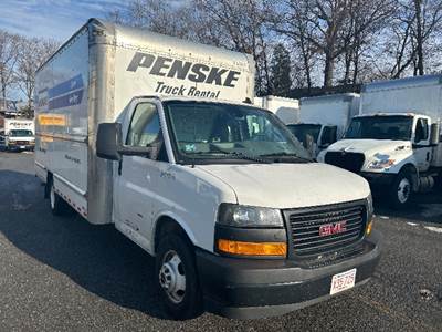 GMC G33903 Box Truck - 401HP, 6 Speed Automatic, Roll up Door