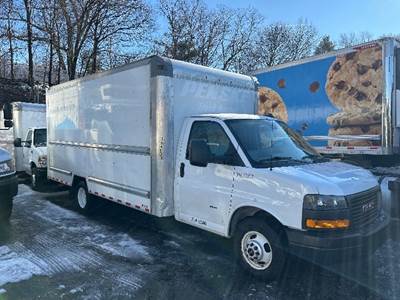 GMC G33903 Box Truck - 401HP, 6 Speed Automatic, Roll up Door