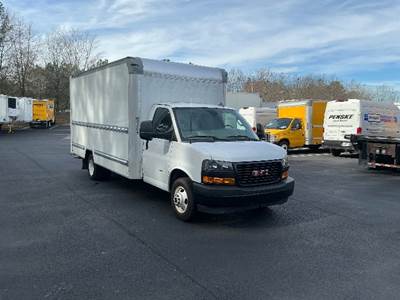 GMC G33903 Box Truck - 401HP, 6 Speed Automatic, Roll up Door