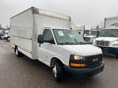GMC G33903 Box Truck - 401HP, 6 Speed Automatic, Roll up Door
