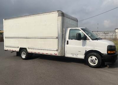 GMC G33903 Box Truck - 401HP, 6 Speed Automatic, Roll up Door