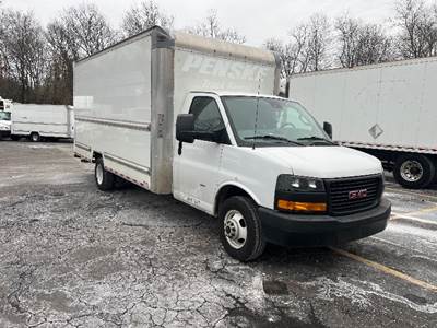 GMC G33903 Box Truck - 401HP, 6 Speed Automatic, Roll up Door
