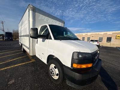 GMC G33903 Box Truck - 401HP, 6 Speed Automatic, Roll up Door