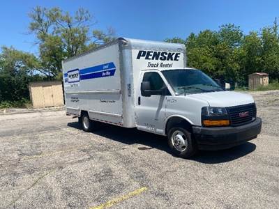 GMC G33903 Box Truck - 401HP, 6 Speed Automatic, Roll up Door